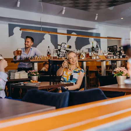 Metropolitan Old Town - Czech Leading