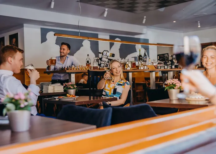 Metropolitan Old Town - Czech Leading