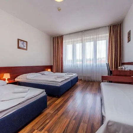 Отель Metropolitan Old Town - Czech Leading 4*